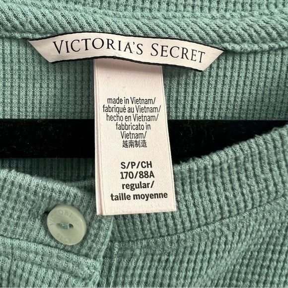 Victoria’s Secret Waffle Knit Semi Cropped Long Sleeves Shirt Sz S, light green - Picture 2 of 3
